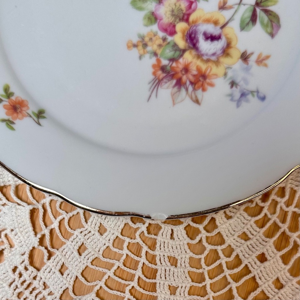 ✨ 5 for $25 DEAL! ✨Vintage Kahla Floral Saucer Plate,| Scalloped Gold Rim (Chip) - Picture 4 of 6